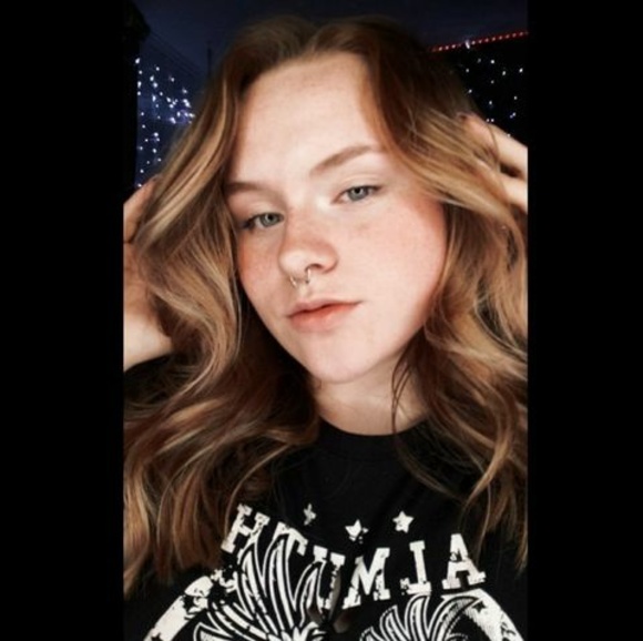 Meet your Posher, Izabelle - Picture 1 of 1